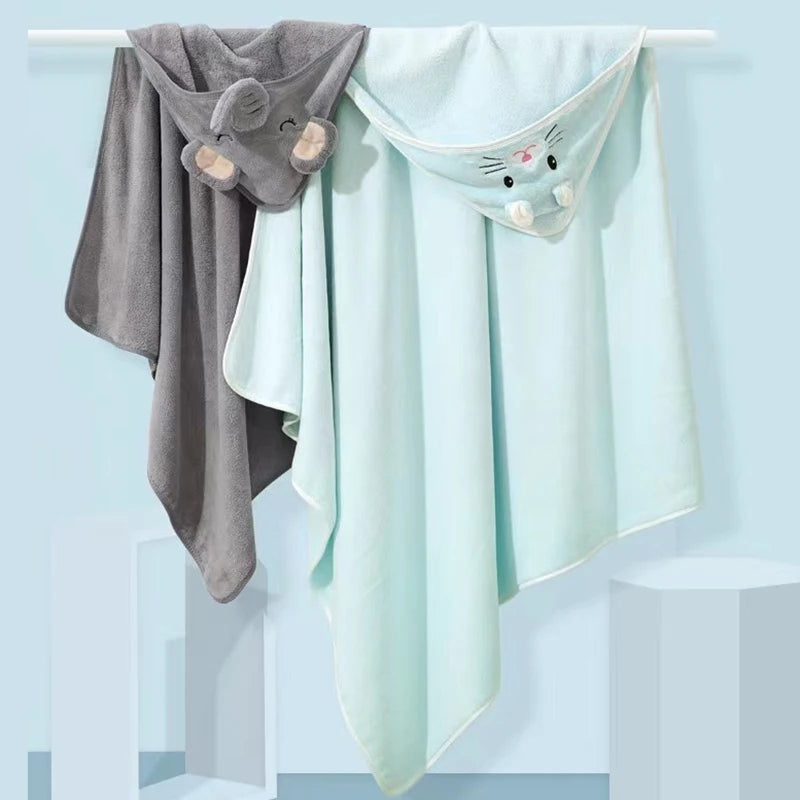 Kuscheliger Baby-Bademantel aus Coral-Fleece